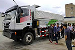 昆明渣土車協(xié)會領(lǐng)導(dǎo)參觀指導(dǎo)紅巖渣土車
