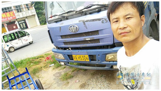 開過搖把木車廂的老司機和他的錫柴車