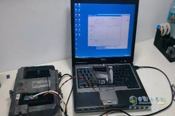 打開ECU，對車輛車況進行檢查