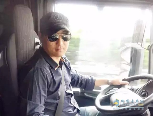 奔馳卡車