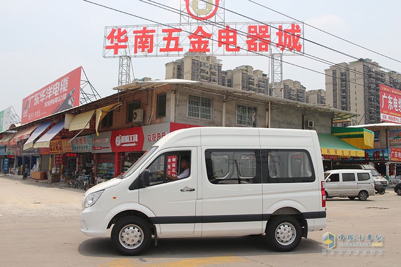 奧鈴大篷車熱襲佛山 超級(jí)卡車詮釋高效物流發(fā)展