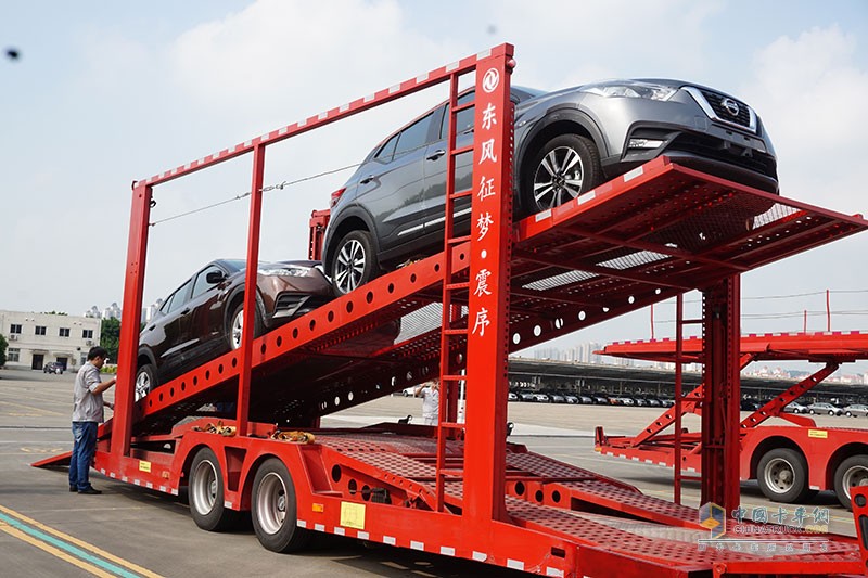 體系協(xié)同促進(jìn) 東風(fēng)商用車中置軸轎運(yùn)車獲多家物流企業(yè)簽約