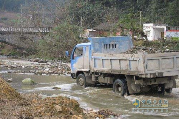 卡車(chē)行車(chē)安全