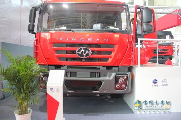 上汽紅巖杰獅四門(mén)消防車(chē)