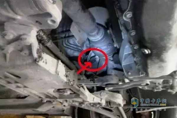 卡車檢查變速箱油需要將車排入空檔，以怠速運(yùn)轉(zhuǎn)