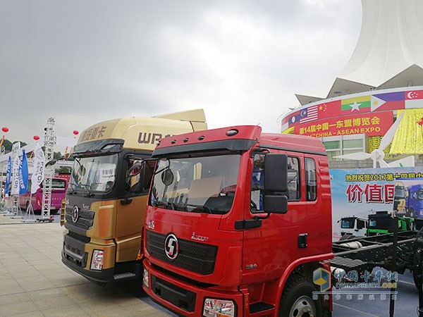展會現(xiàn)場，陜汽重卡亮相