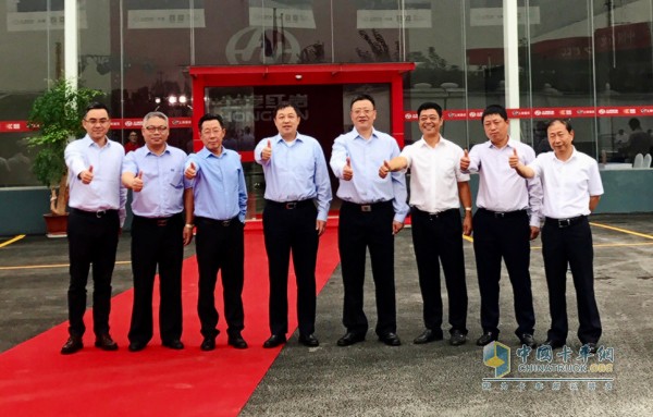 高效率、高品質(zhì)，讓上汽紅巖中置軸轎運車受到用戶高度認(rèn)可