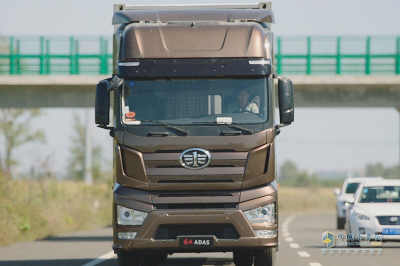 一汽解放智能卡車完成高速公路實(shí)車測(cè)試，駛?cè)胫悄軙r(shí)代
