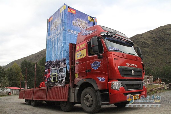 攀巖車，HOWO-T7H 400馬力8X4載貨車
