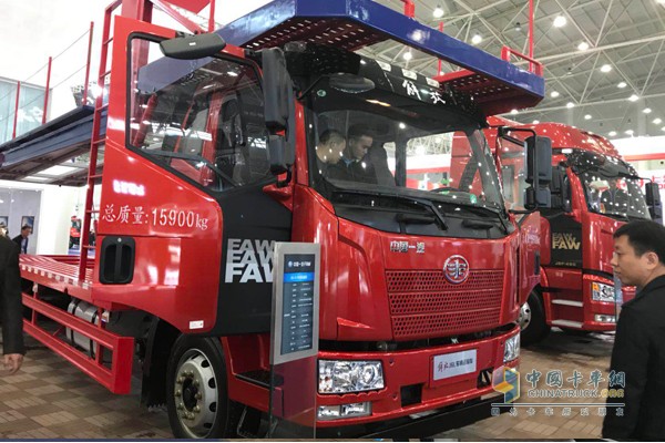 一汽解放中置軸轎運(yùn)車
