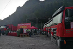 上汽紅巖“工程之王”自卸車批量交付，助力巴張高速公路