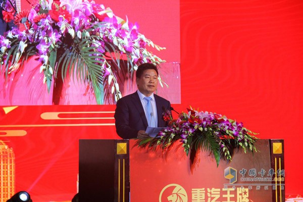 中國(guó)重汽集團(tuán)成都王牌商用車有限公司黨委書(shū)記、董事長(zhǎng)靳文生