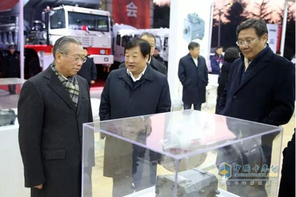 山東省委書記劉家義參觀山東重工?濰柴動(dòng)力新產(chǎn)品展示會(huì)