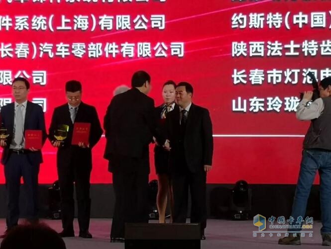 玲瓏輪胎獲評一汽解放2017年度優(yōu)秀供應(yīng)商
