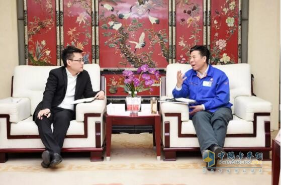 法士特集團(tuán)董事長、黨委書記嚴(yán)鑒鉑會見華為公司西安企業(yè)業(yè)務(wù)部部長張峰