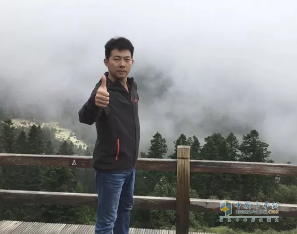 中國(guó)雷鋒卡車(chē)司機(jī)閆朝君