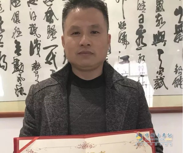 中國(guó)雷鋒卡車(chē)司機(jī)胡革峰