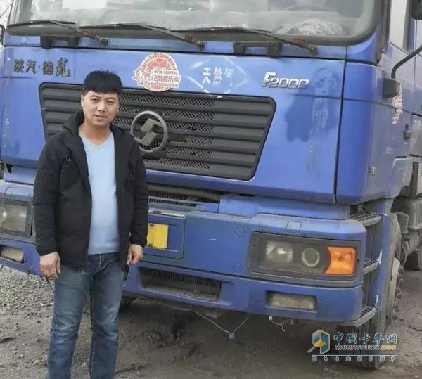 中國(guó)雷鋒卡車(chē)司機(jī)胡向紅