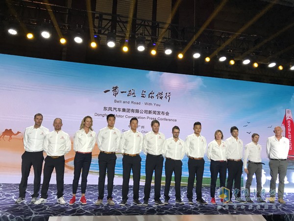 東風隊12名賽手全體亮相
