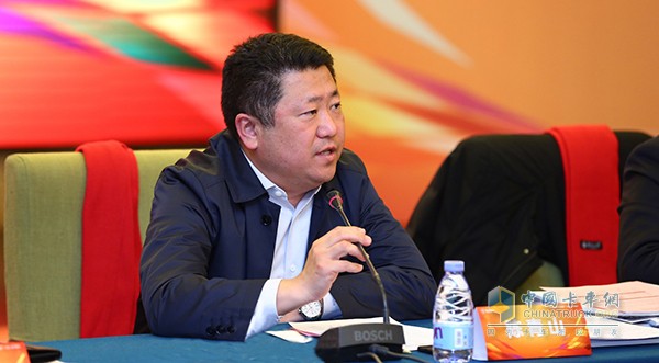 福田汽車集團(tuán)副總經(jīng)理、福田商用汽車集團(tuán)常務(wù)副總裁、福田輕型商用車事業(yè)部總裁陳青山先生答記者問  