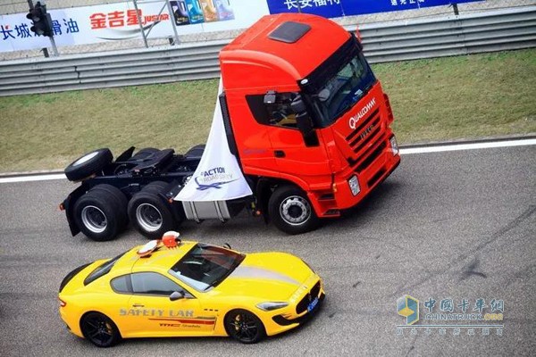 與法拉利同屬菲亞特家族、擁有IVECO原裝車(chē)血統(tǒng)的上汽紅巖杰獅