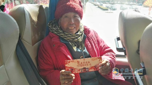 “年，豪沃、豪瀚送你回家過”活動車輛上的乘客