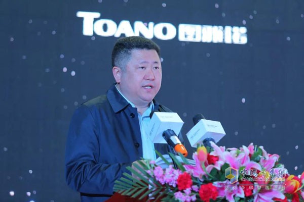 福田汽車集團(tuán)副總經(jīng)理、福田商用汽車集團(tuán)常務(wù)副總裁、 輕型商用車事業(yè)部總裁 陳青山作專題報(bào)告