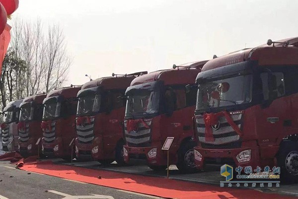 福田戴姆勒歐曼EST超級(jí)卡車