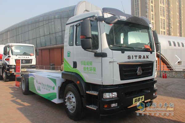汕德卡C5H混合動(dòng)力牽引車
