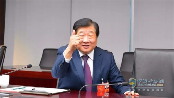 全國人大代表，山東重工集團(tuán)有限公司黨委書記、董事長，濰柴集團(tuán)董事長譚旭光