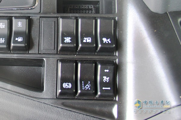這款C7H 4×2智能卡車擁有六大智能化主動(dòng)安全配置