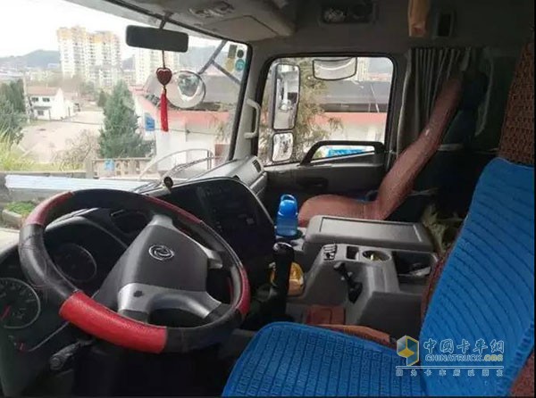 東風天龍8×4載貨車