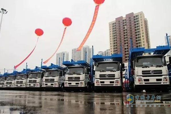 東風天錦轎運車