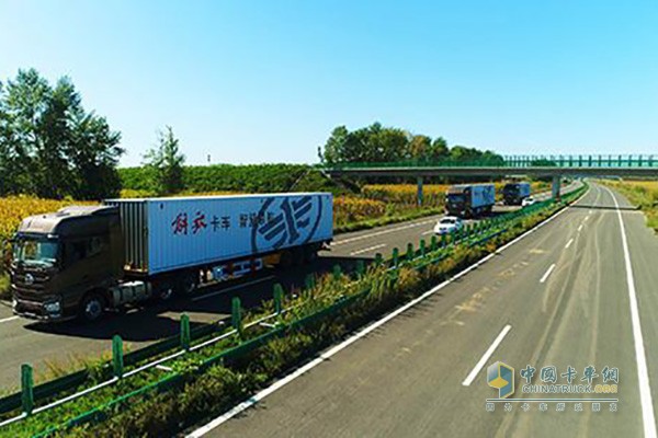 一汽解放無人駕駛卡車編隊