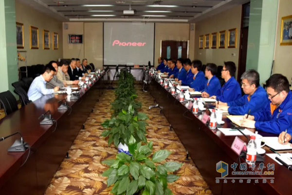 陜西省國資委黨委書記鄒展業(yè)一行與法士特開展座談會(huì)議