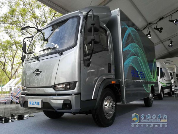 長(zhǎng)江汽車(chē)純電動(dòng)物流車(chē)