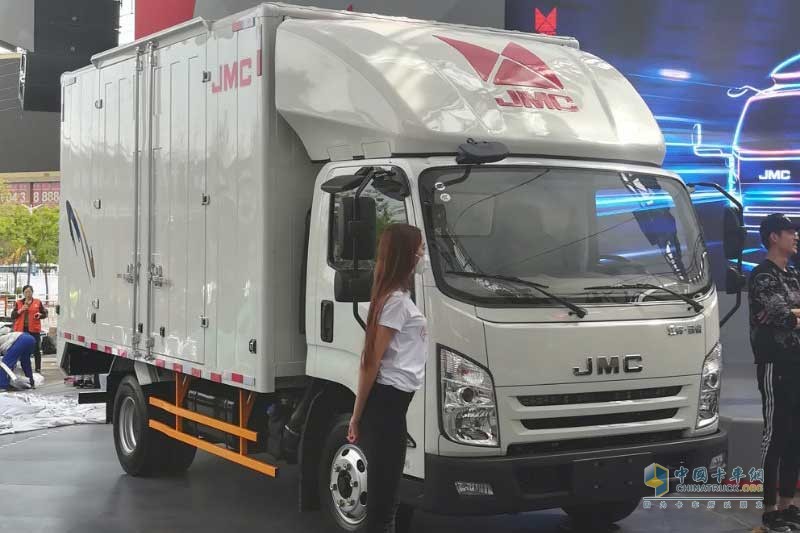 2018第十五屆北京車展第一天，商用車四大展臺(tái)精彩好車