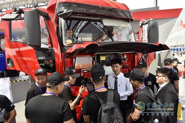 組織卡友參觀2018北京國(guó)際車(chē)展