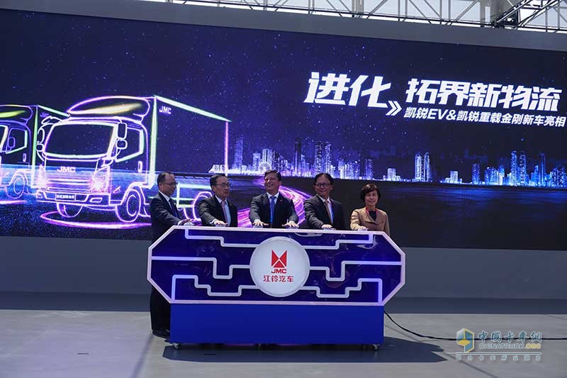 2018年北京車展江鈴展位，兩款重量級(jí)新車發(fā)布