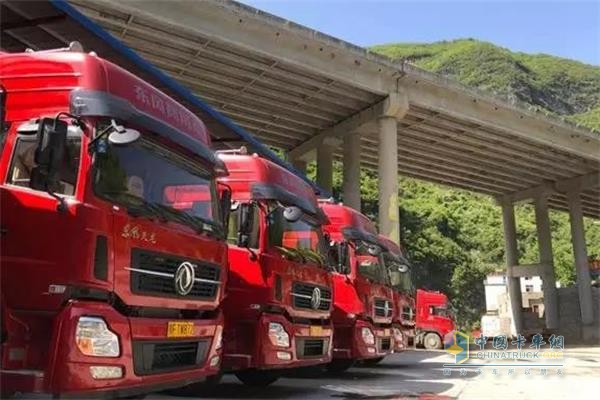 搭載東風康明斯ISZ520馬力的東風天龍旗艦