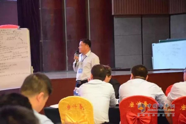 會(huì)議在緊湊活躍的氣氛中展開