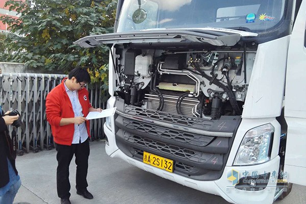 ?對(duì)申通車輛發(fā)動(dòng)機(jī)進(jìn)行定期保養(yǎng)檢查