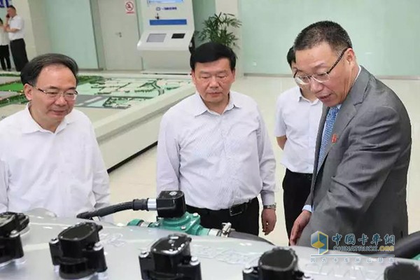 省、市領(lǐng)導(dǎo)班子調(diào)研錫柴重型柴油機(jī)惠山基地