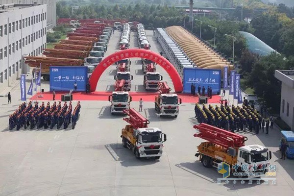 徐工百臺混凝土機(jī)械產(chǎn)品發(fā)車儀式