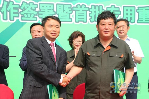 康培集團(tuán)購(gòu)置30臺(tái)江鈴環(huán)保渣土車(chē)
