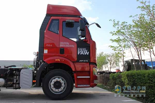 一汽解放新J6運(yùn)煤款 375馬力牽引車(chē)