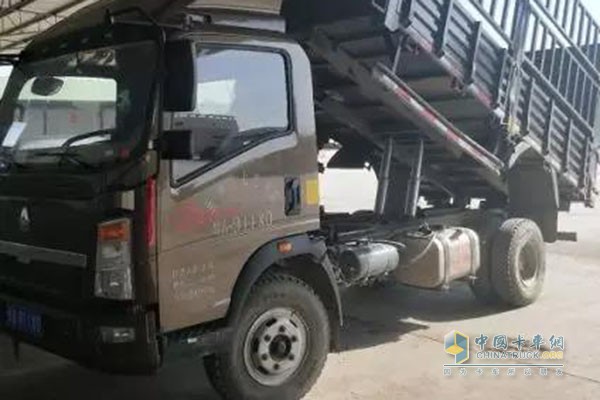 HOWO輕卡多功能復(fù)合型運輸車