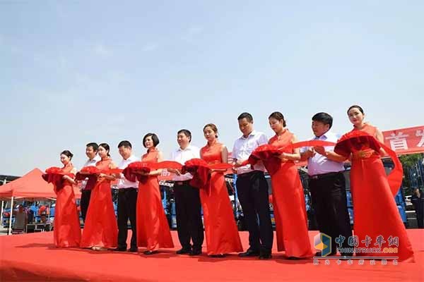 深圳市風(fēng)神運輸有限公司中置軸轎運車發(fā)車儀式