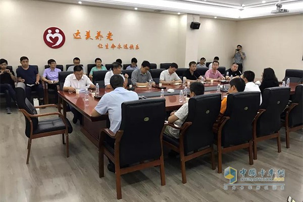 中國重汽領(lǐng)導(dǎo)、樂山峨眉地區(qū)領(lǐng)袖客戶座談