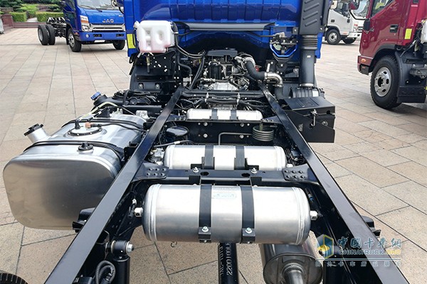 帥鈴全能物流版850mm超寬車架，行駛更穩(wěn)定